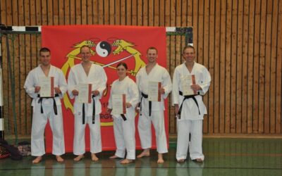 Erstklassige Dan Prüfung abgelegt