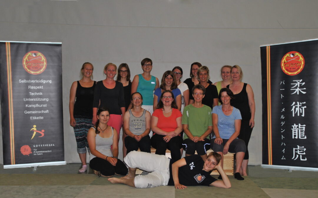 Frauen-Selbstverteidigungskurs mit Erfolg beendet