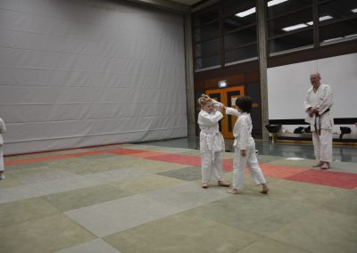 Unter den strengen Augen des Trainers