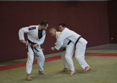 Verteidigung gegen zwei Angreifer